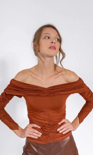 Senf narančasta uska nabrana majica sa spuštenim ramenima EMA