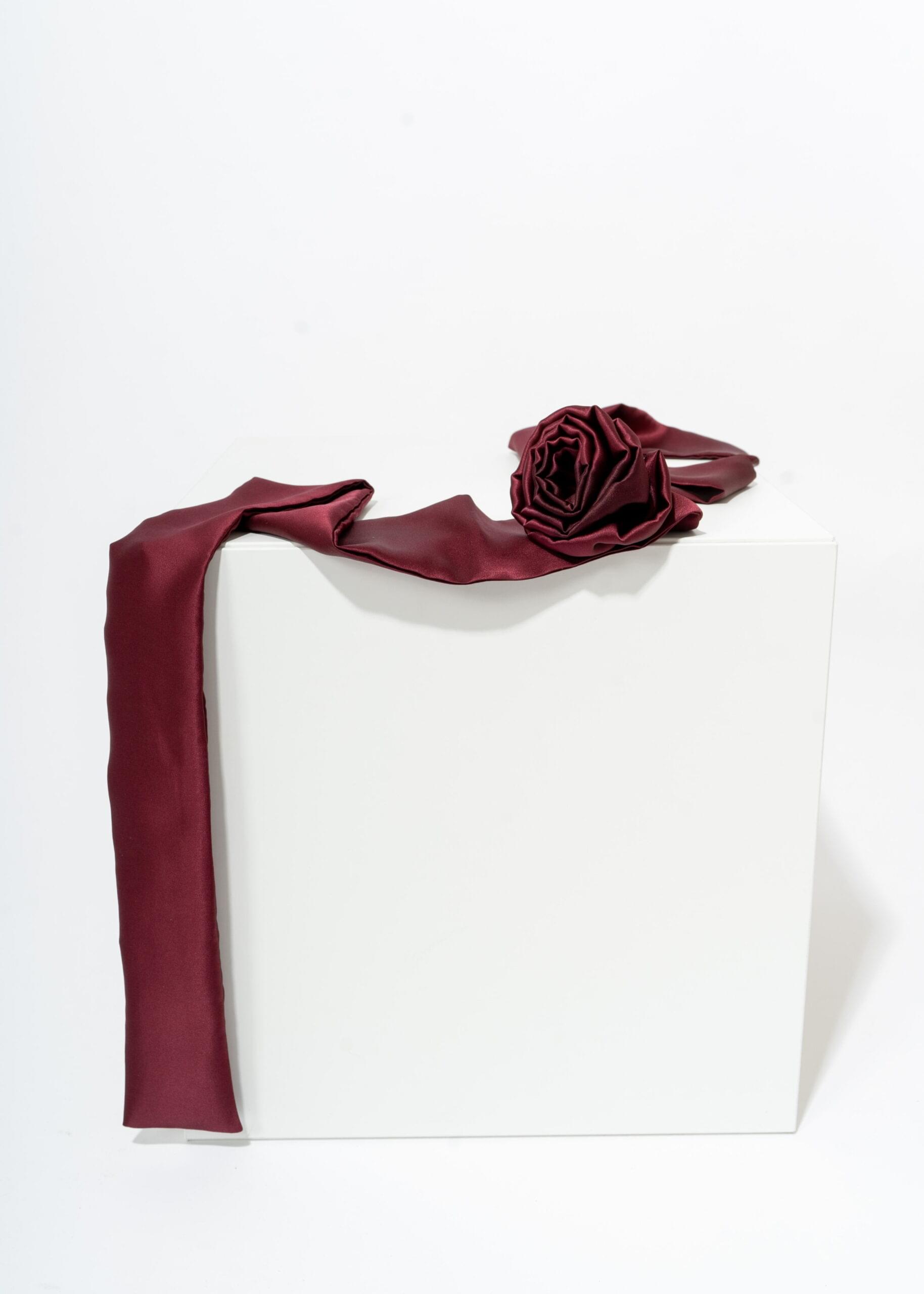 Svileni bordo šal NINA - Slika 2