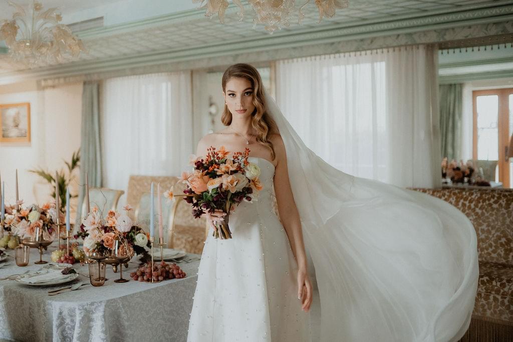 Korzetirana midi vjenčanica Audrey - Slika 2