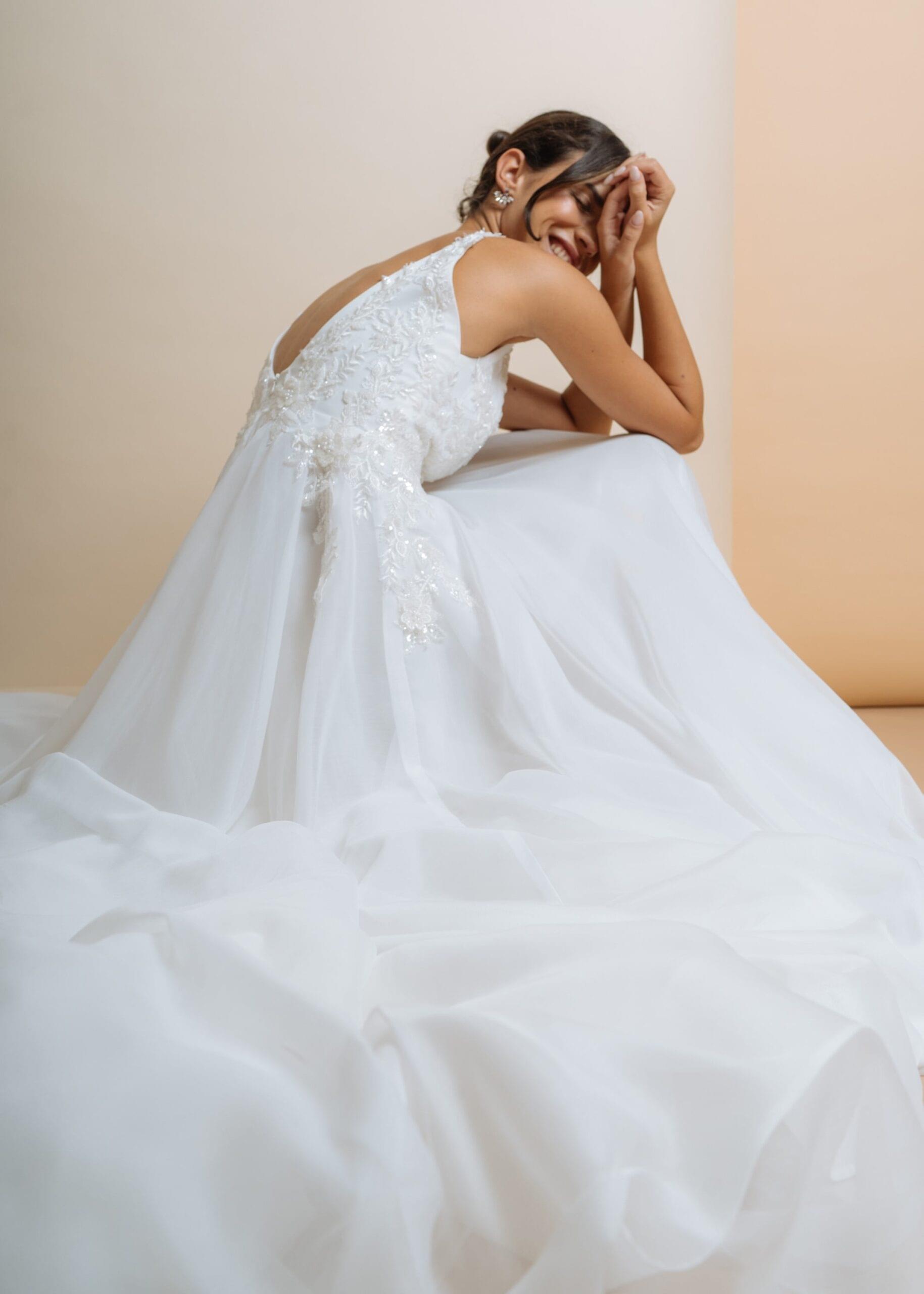 Voluminozna muslin vjenčanica sa ručno apliciranim ukrasima DORA - Slika 2