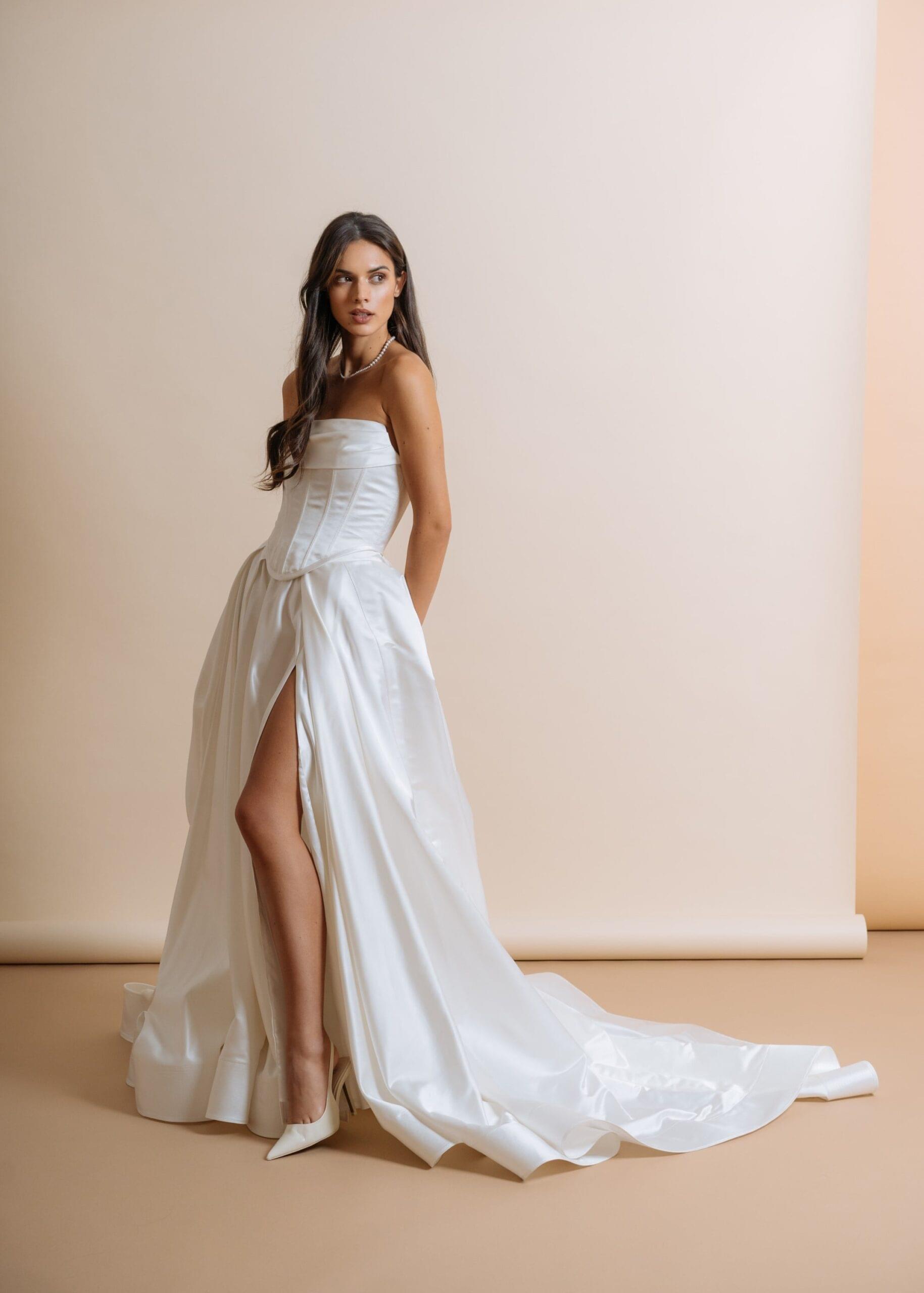 Korzetirana vjenčanica SARA